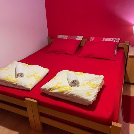 Skopje City Center Red Apartment Экстерьер фото