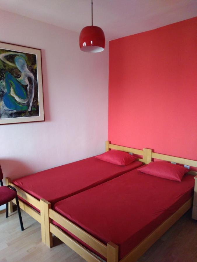 Skopje City Center Red Apartment Экстерьер фото