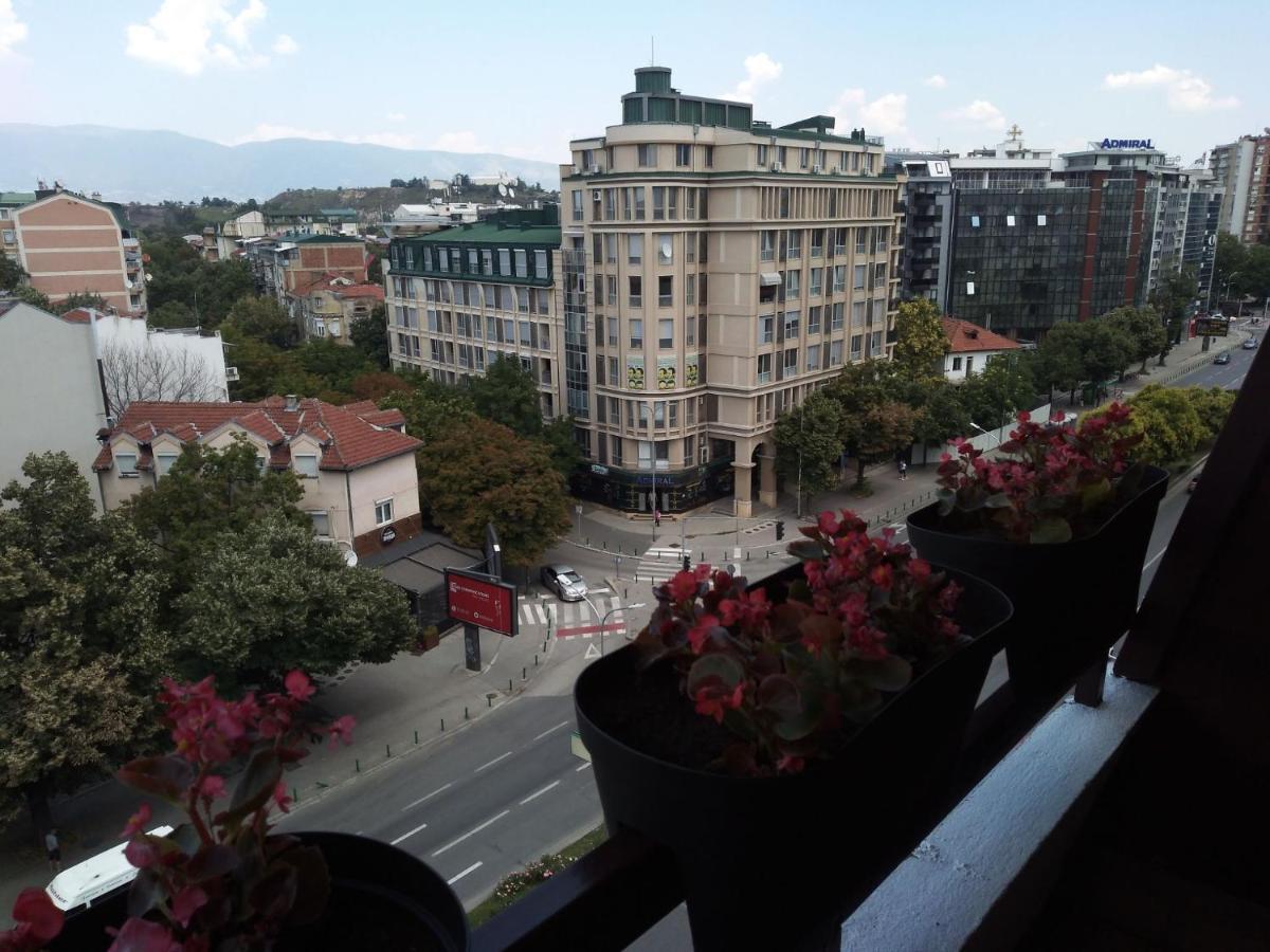 Skopje City Center Red Apartment Экстерьер фото
