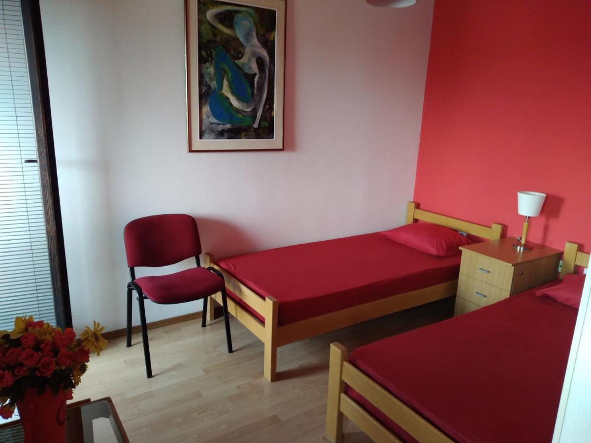 Skopje City Center Red Apartment Экстерьер фото